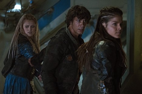 Eliza Taylor, Bob Morley, Marie Avgeropoulos - A visszatérők - Hakeldama - Filmfotók