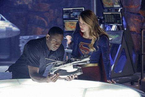 David Harewood, Melissa Benoist - Supergirl - How Does She Do It? - Photos