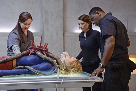 Melissa Benoist, Chyler Leigh, Mehcad Brooks - Supergirl - For the Girl Who Has Everything - Photos