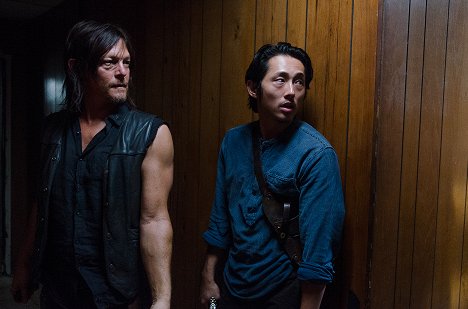 Norman Reedus, Steven Yeun - Walking Dead - Kaupankäyntiä - Kuvat elokuvasta
