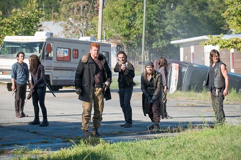 Michael Cudlitz, Andrew Lincoln, Tom Payne, Norman Reedus - The Walking Dead - Lösung - Filmfotos