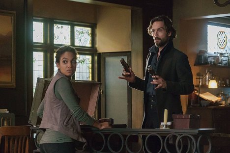 Lyndie Greenwood, Tom Mison - Sleepy Hollow - The Sisters Mills - Photos