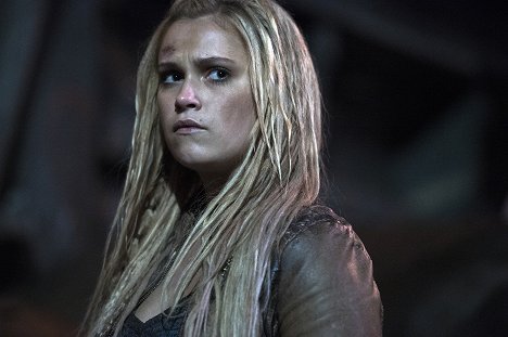 Eliza Taylor - The 100 - Stealing Fire - Photos