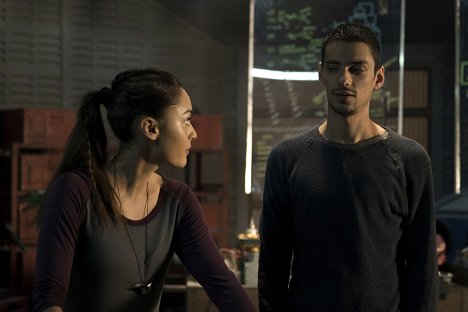 Lindsey Morgan, Devon Bostick - The 100 - Terms and Conditions - Photos