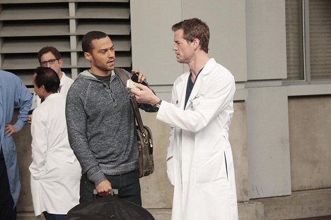 Jesse Williams, Eric Dane - Grey's Anatomy - Die jungen Ärzte - Der große Tag - Filmfotos