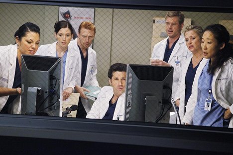 Sara Ramirez, Chyler Leigh, Kevin McKidd, Patrick Dempsey, Eric Dane, Jessica Capshaw, Sandra Oh - Grey's Anatomy - Give Peace a Chance - Photos