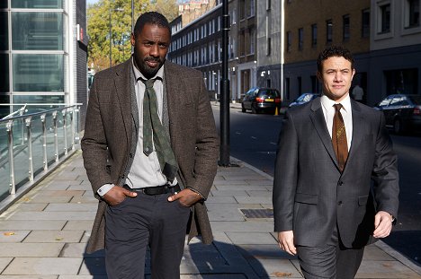 Idris Elba, Warren Brown - Luther - Episode 1 - Van de set