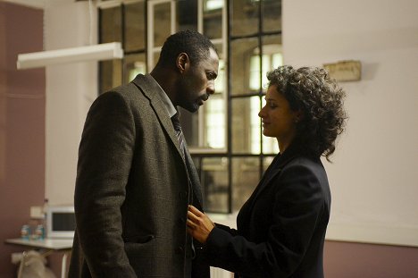 Idris Elba, Indira Varma - Luther - Sang froid - Film