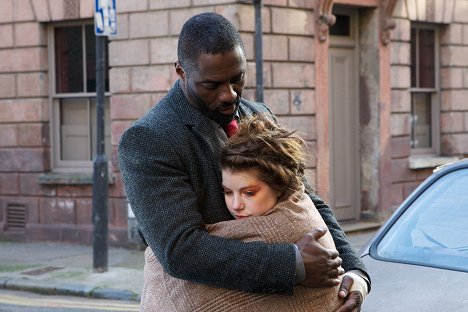 Idris Elba, Aimee-Ffion Edwards - Luther - Episode 2 - Van film