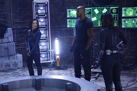 Ming-Na Wen, Henry Simmons - Agents of S.H.I.E.L.D. - Maveth - Photos