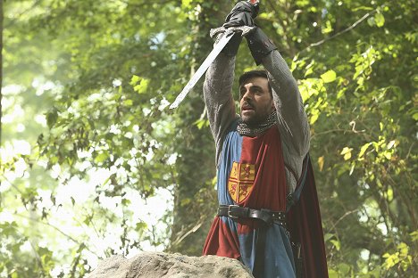 Liam Garrigan - Once Upon A Time - Es war einmal... - Schwarzer Schwan - Filmfotos