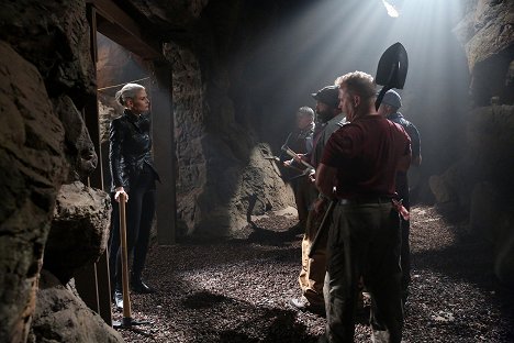 Jennifer Morrison, Lee Arenberg - Once Upon a Time - Siege Perilous - Photos