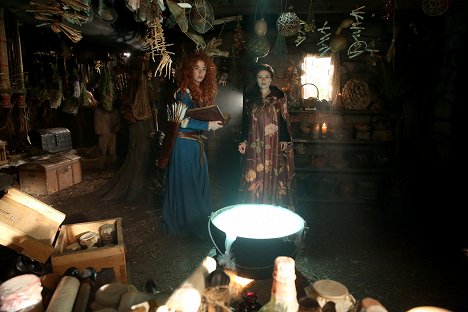 Amy Manson, Emilie de Ravin - Érase una vez - The Bear and the Bow - De la película