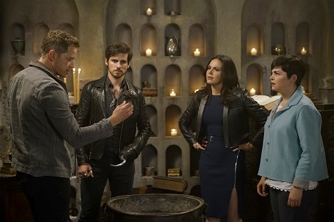 Josh Dallas, Colin O'Donoghue, Lana Parrilla, Ginnifer Goodwin - Once Upon a Time - The Bear and the Bow - Photos