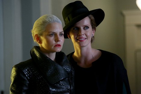 Jennifer Morrison, Rebecca Mader - Once Upon a Time - Birth - Kuvat elokuvasta