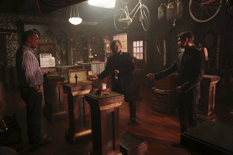 Robert Carlyle, Robbie Kay - Once Upon A Time - Es war einmal... - Hades und die Seelen der Verstorbenen - Dreharbeiten