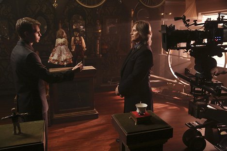 Robbie Kay, Robert Carlyle - Once Upon A Time - Es war einmal... - Hades und die Seelen der Verstorbenen - Dreharbeiten