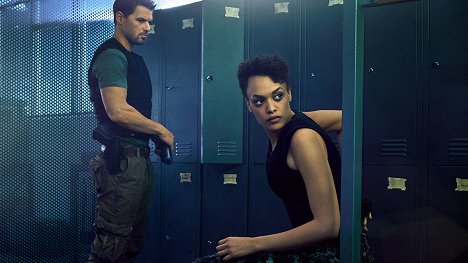 Nathan Phillips, Britne Oldford - Hunters - Photos