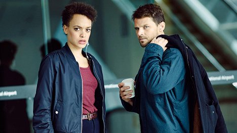 Britne Oldford, Nathan Phillips - Hunters - Photos