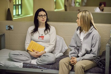 Laura Prepon, Taylor Schilling - Orange Is the New Black - Fool Me Once - Photos