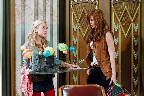 Peyton List, Debby Ryan - Jessie - New York, New Nanny - Do filme