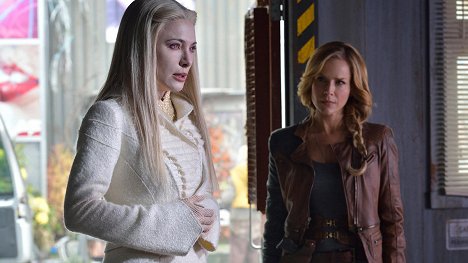 Jaime Murray, Julie Benz - Defiance - Of a Demon in My View - Photos