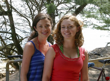 Kathleen Mealia, Katie Volding - Au Pair 3: Adventure in Paradise - Promoción