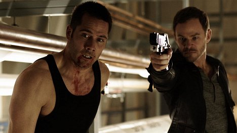 Luke Macfarlane, Aaron Ashmore - Killjoys - A Glitch in the System - De la película