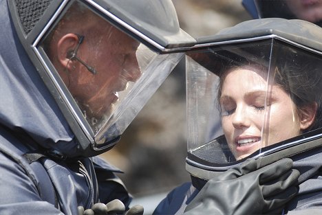 Luke Goss, Louise Cliffe - Annihilation Earth - Film