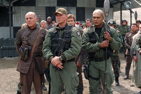 Carmen Argenziano, Richard Dean Anderson, Christopher Judge - Stargate SG-1 - Allegiance - Photos