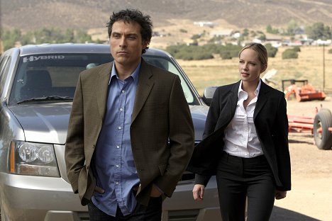 Rufus Sewell, Marley Shelton - Eleventh Hour - Agro - Filmfotos
