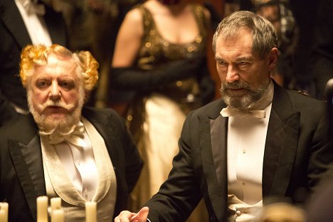 Simon Russell Beale, Timothy Dalton - Penny Dreadful - Séance - De la película