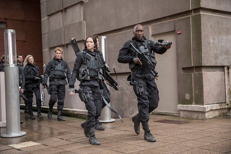 Natalie Dormer, Sam Claflin, Jennifer Lawrence, Mahershala Ali - The Hunger Games: Mockingjay - Part 2 - Van film