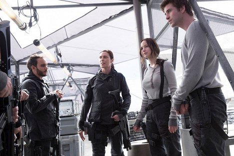Michelle Forbes, Jennifer Lawrence, Liam Hemsworth - The Hunger Games: Mockingjay - Part 2 - Photos