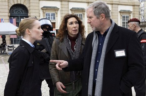 Susanne Wuest, Adele Neuhauser, Harald Krassnitzer - Místo činu - Zwischen den Fronten - Z filmu