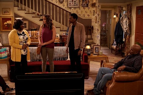 Loretta Devine, Amber Stevens West, Jerrod Carmichael, David Alan Grier - The Carmichael Show - Fallen Heroes - Filmfotók