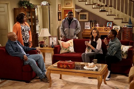 David Alan Grier, Loretta Devine, Lil Rel Howery, Amber Stevens West, Jerrod Carmichael - The Carmichael Show - The Funeral - Filmfotók