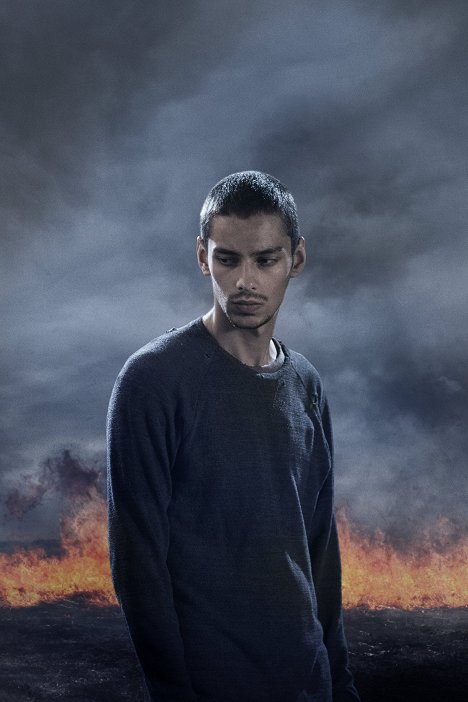 Devon Bostick - The 100 - Season 3 - Werbefoto