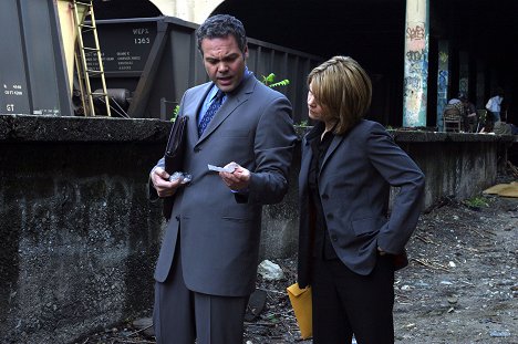 Vincent D'Onofrio, Kathryn Erbe - Law & Order: Criminal Intent - In the Dark - Photos