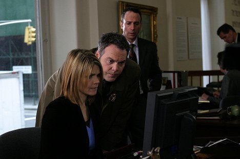 Kathryn Erbe, Vincent D'Onofrio - Law & Order: Criminal Intent - Silver Lining - Photos