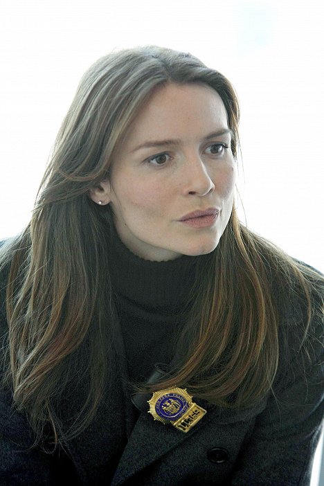 Saffron Burrows - Ley y orden: Acción criminal - Lost Children of the Blood - De la película