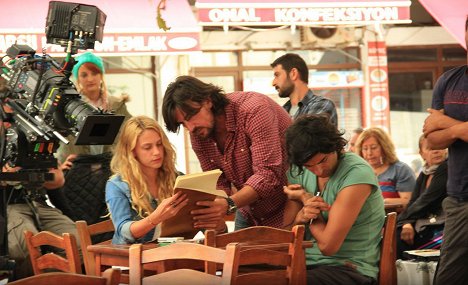 Farah Zeynep Abdullah, Engin Akyürek - A Small September Affair - Making of