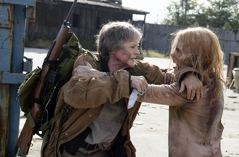 Melissa McBride - The Walking Dead - Last Day on Earth - Van film