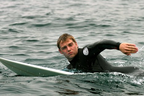 Mike Vogel - Tumbas abiertas - De la película