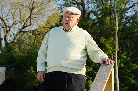 Edward Asner - Royal Pains - The Shaw/Hank Redemption - Photos
