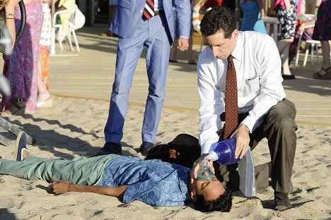 Danny Pudi, Ben Shenkman - Royal Pains - Pregnant Paws - Photos