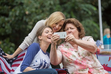 Sarah Chalke, Kate Hudson, Margo Martindale - Mother's Day - Liebe ist kein Kinderspiel - Filmfotos