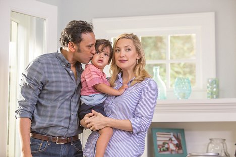Aasif Mandvi, Ayden Bivek, Kate Hudson - Mother's Day - Liebe ist kein Kinderspiel - Filmfotos