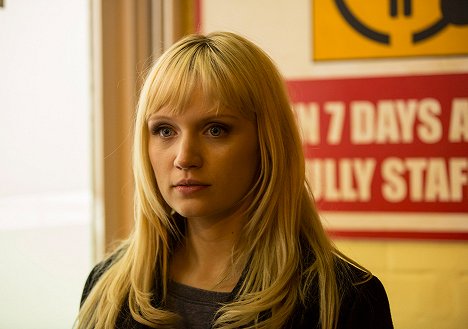 Emily Berrington - Humans - Episode 4 - Z filmu