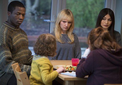 Sope Dirisu, Emily Berrington, Gemma Chan - Humans - Episode 7 - De la película